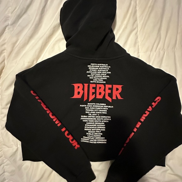 Justine Bieber tour sweater - Picture 2 of 4